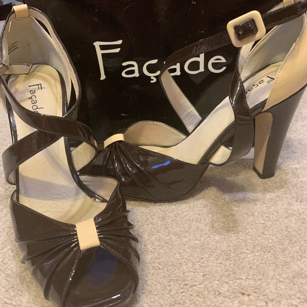 Facade dark brown and cream sandal